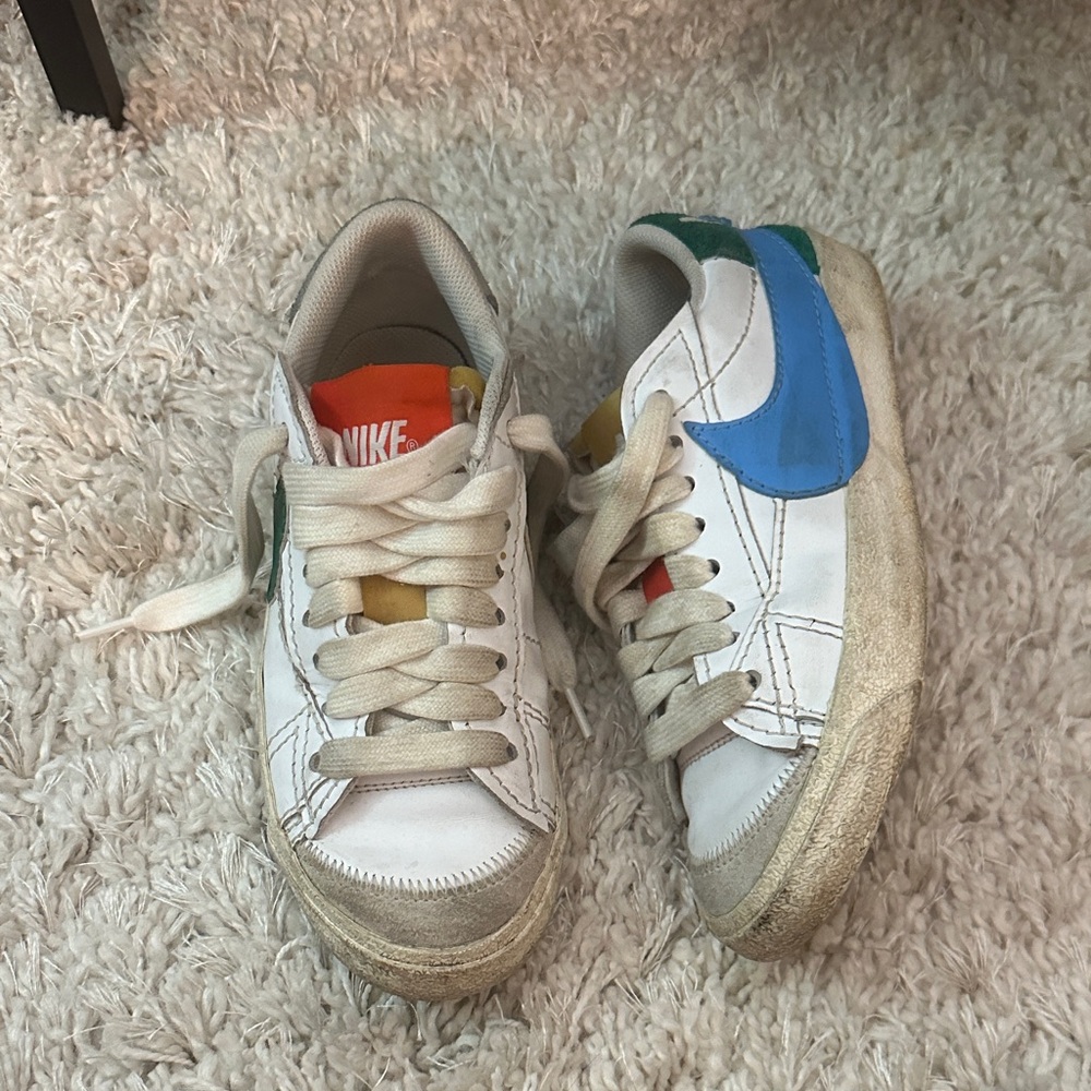 Nike Low Top Jumbo Blazer Colorful Sneaker